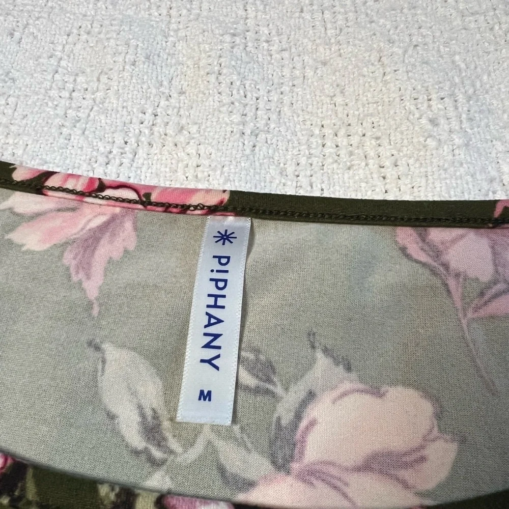 Cute floral top - Picture 2 of 4